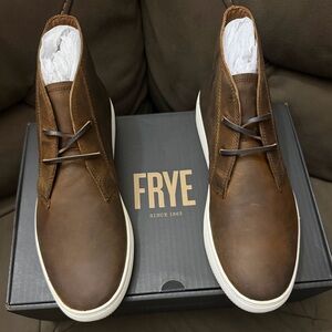 Frye Men's Tan Leather Chukka Boots
